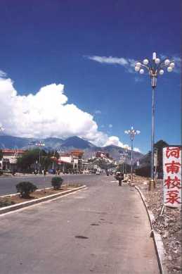 norbulingka_road.jpg
