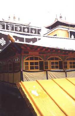 potala_roofs_2.jpg